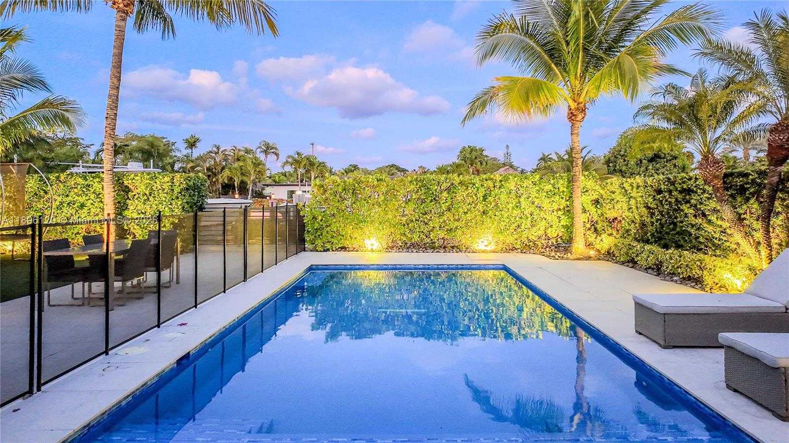 Small Image of 12855 MAPLE RD, North Miami Number 56