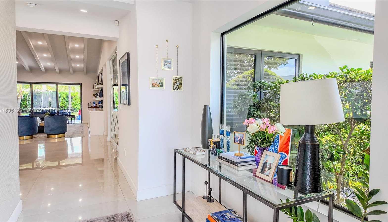 Small Image of 12855 MAPLE RD, North Miami Number 7