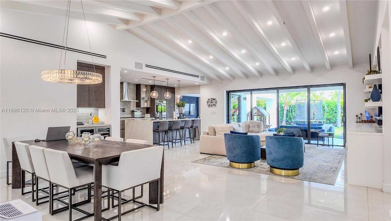 Small Image of 12855 MAPLE RD, North Miami Number 8