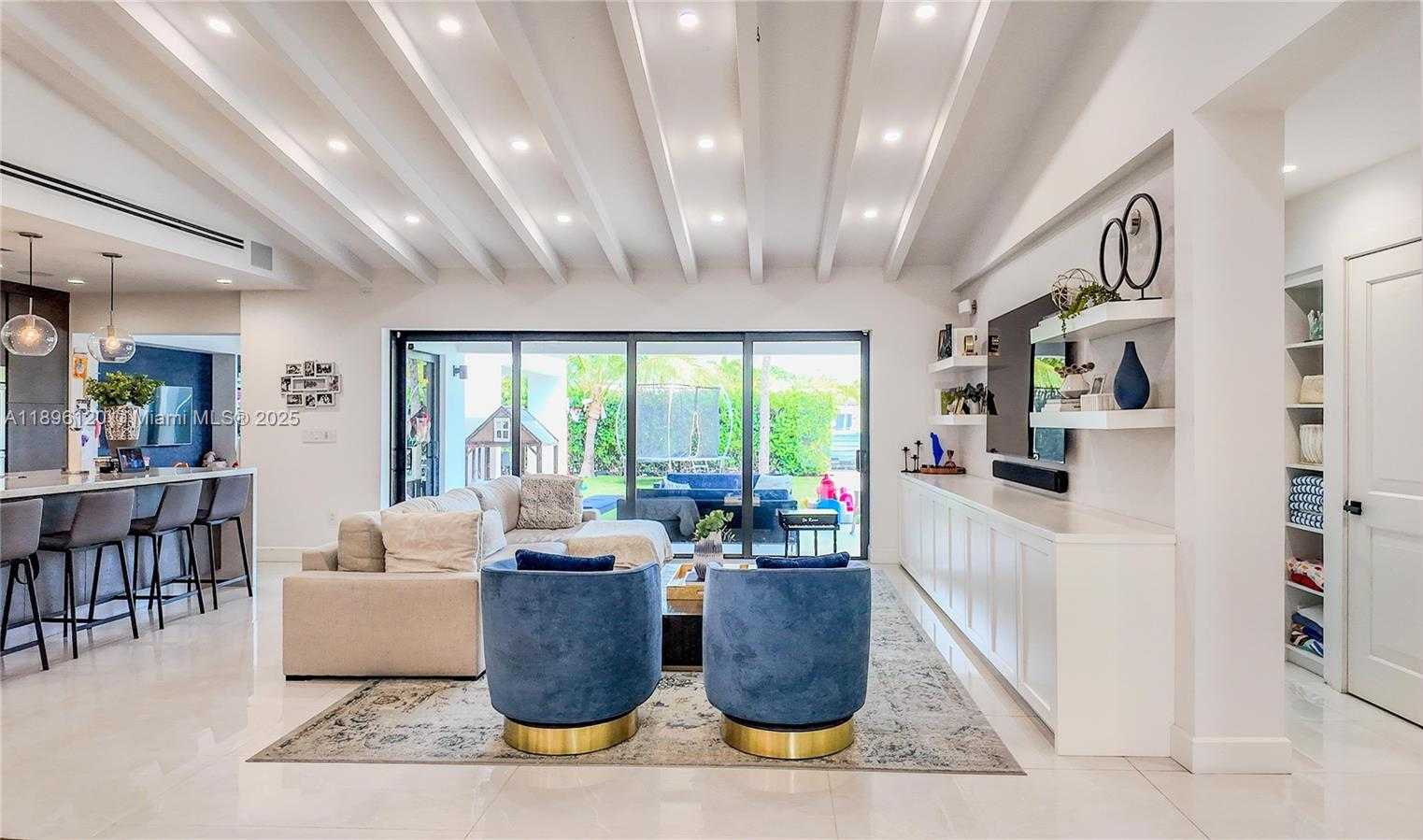 Small Image of 12855 MAPLE RD, North Miami Number 9