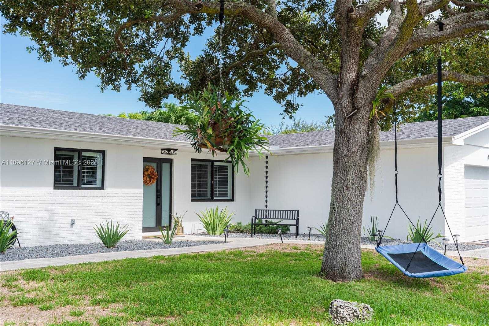 Small Image of 8895 SOUTH WEST 197TH TER, Cutler Bay Number 3