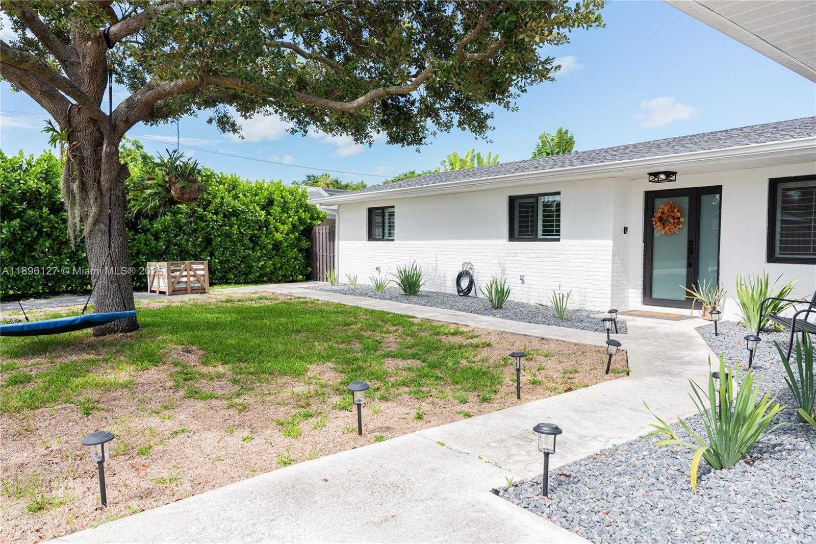 Small Image of 8895 SOUTH WEST 197TH TER, Cutler Bay Number 4