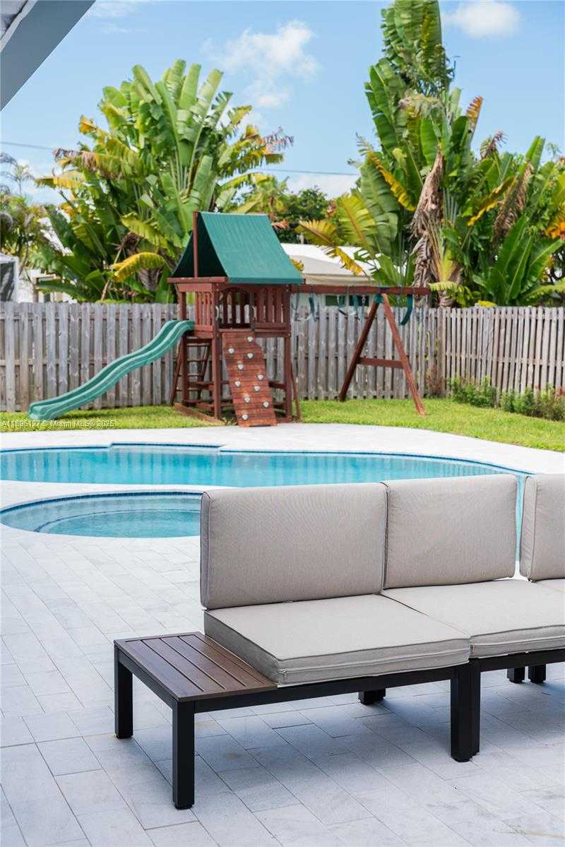 Small Image of 8895 SOUTH WEST 197TH TER, Cutler Bay Number 64