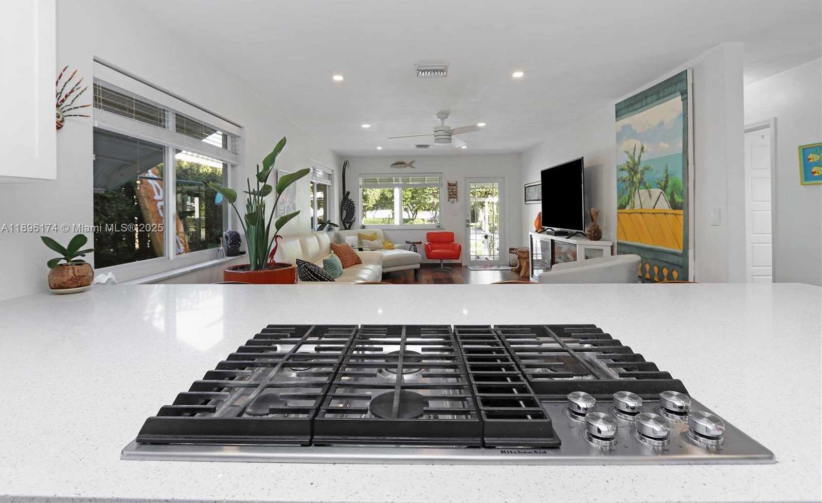 Small Image of 1408 HOLLYWOOD BLVD, Hollywood Number 15