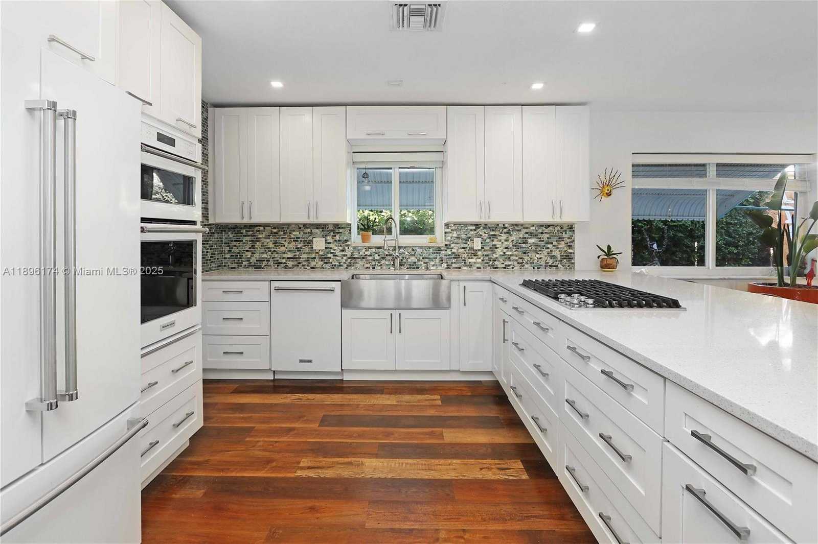 Small Image of 1408 HOLLYWOOD BLVD, Hollywood Number 3