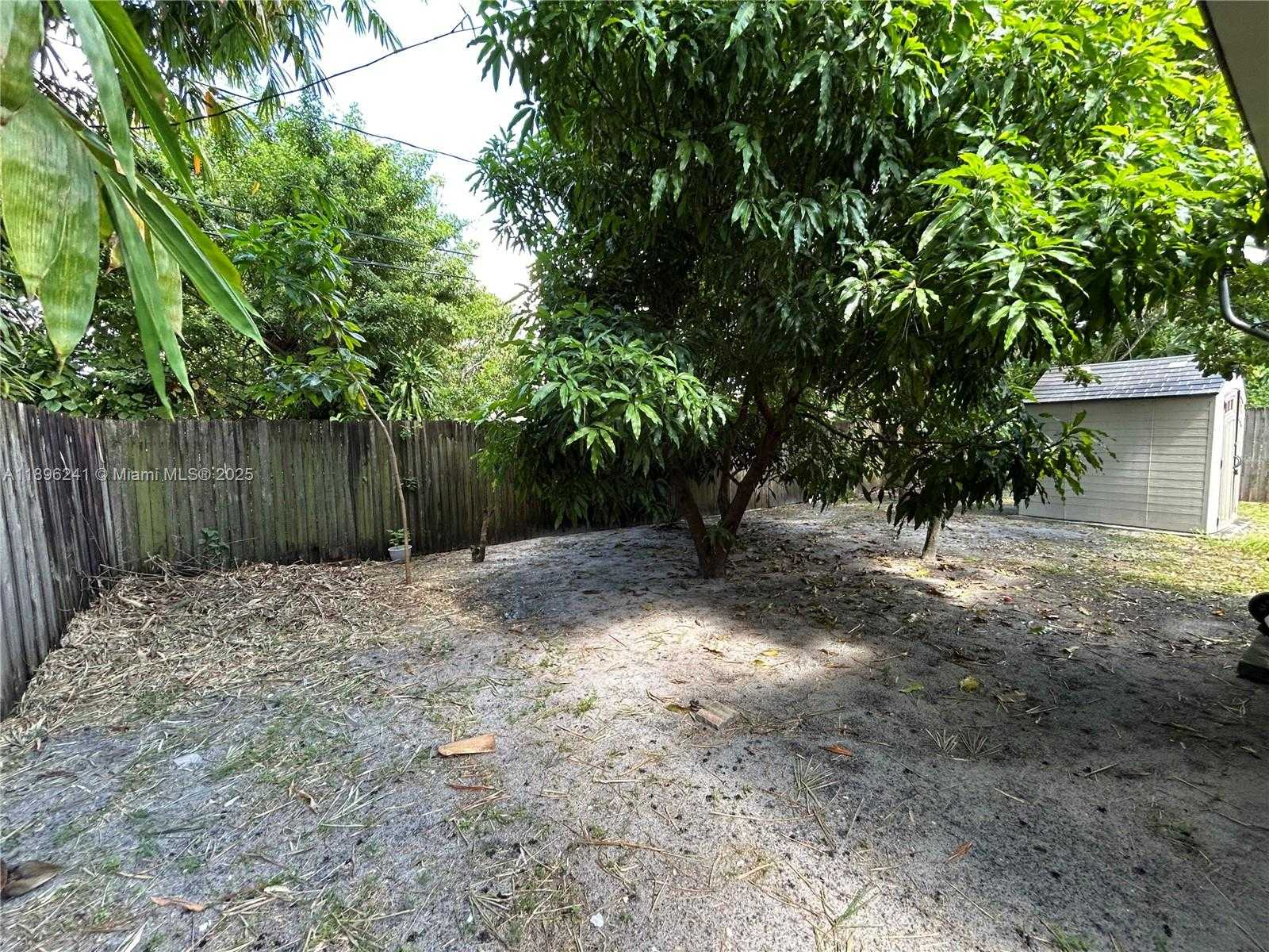 Small Image of 6121 MADISON ST, Hollywood Number 15