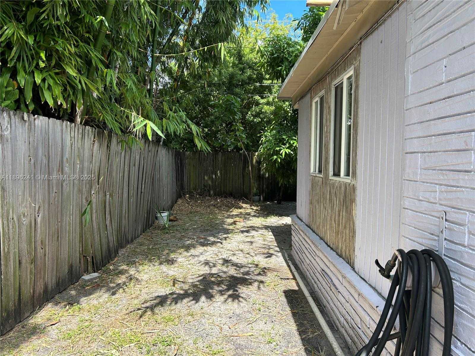Small Image of 6121 MADISON ST, Hollywood Number 16