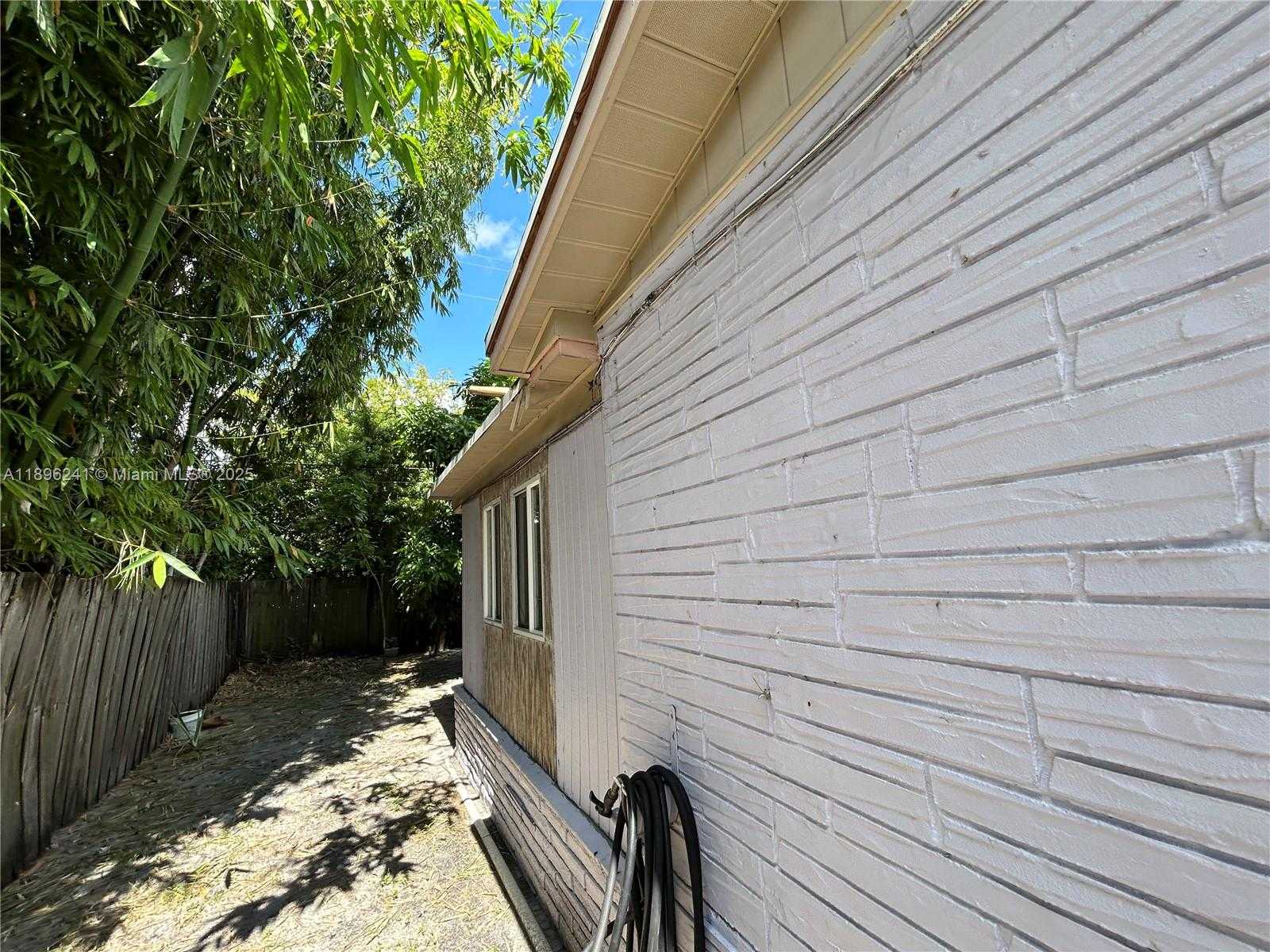 Small Image of 6121 MADISON ST, Hollywood Number 18