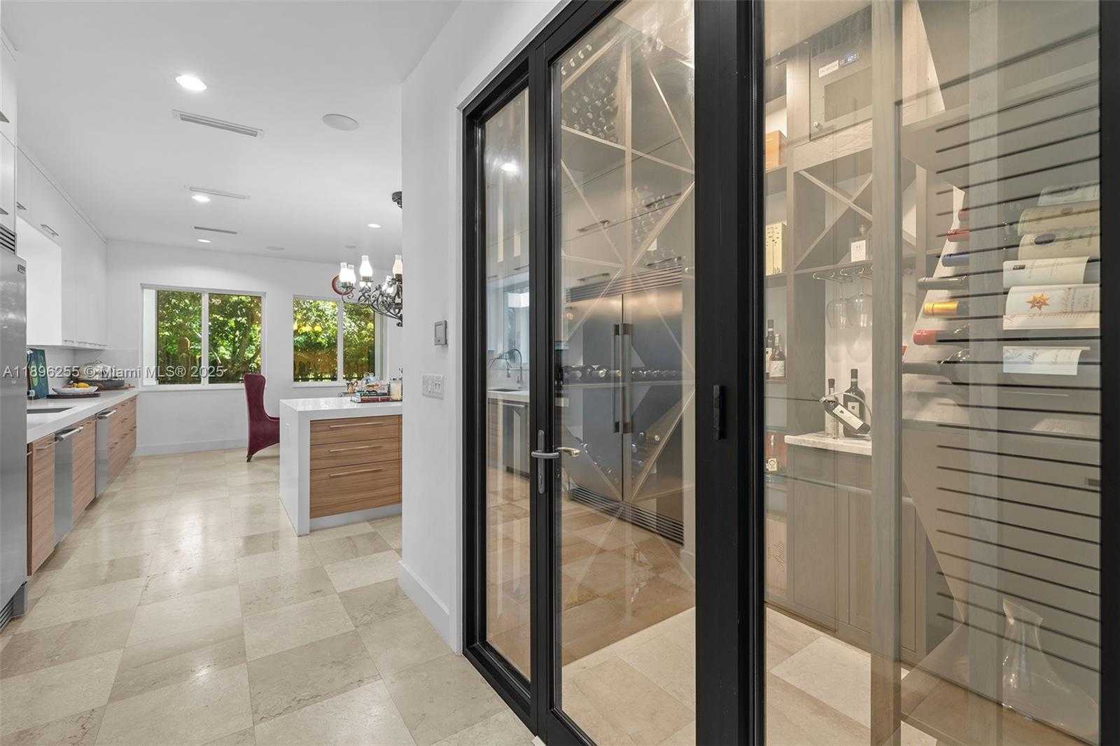 Small Image of 8923 LUDLAM RD, Pinecrest Number 14