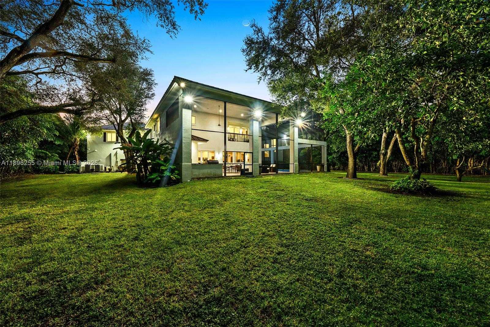 Small Image of 8923 LUDLAM RD, Pinecrest Number 29