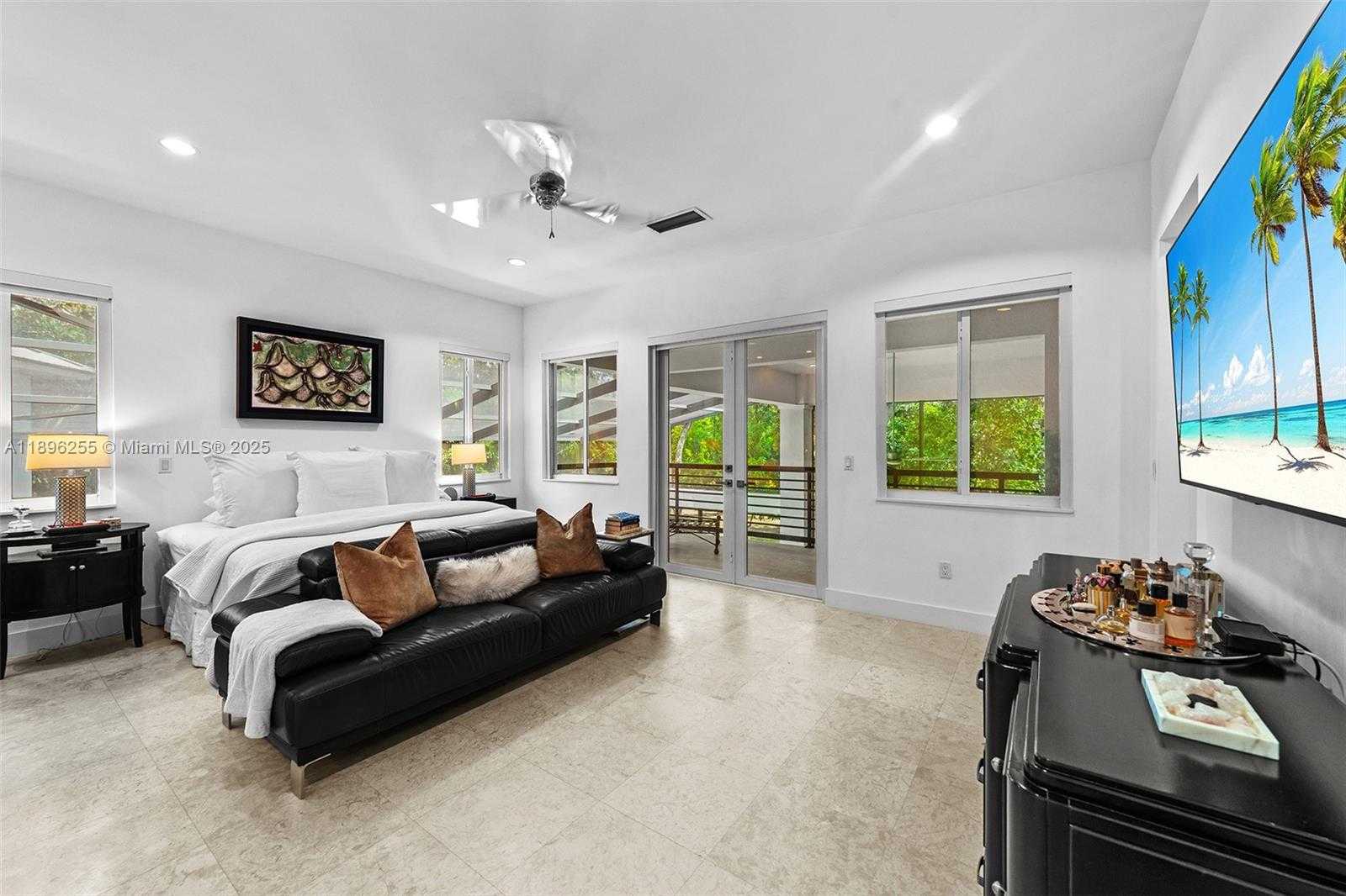 Small Image of 8923 LUDLAM RD, Pinecrest Number 30