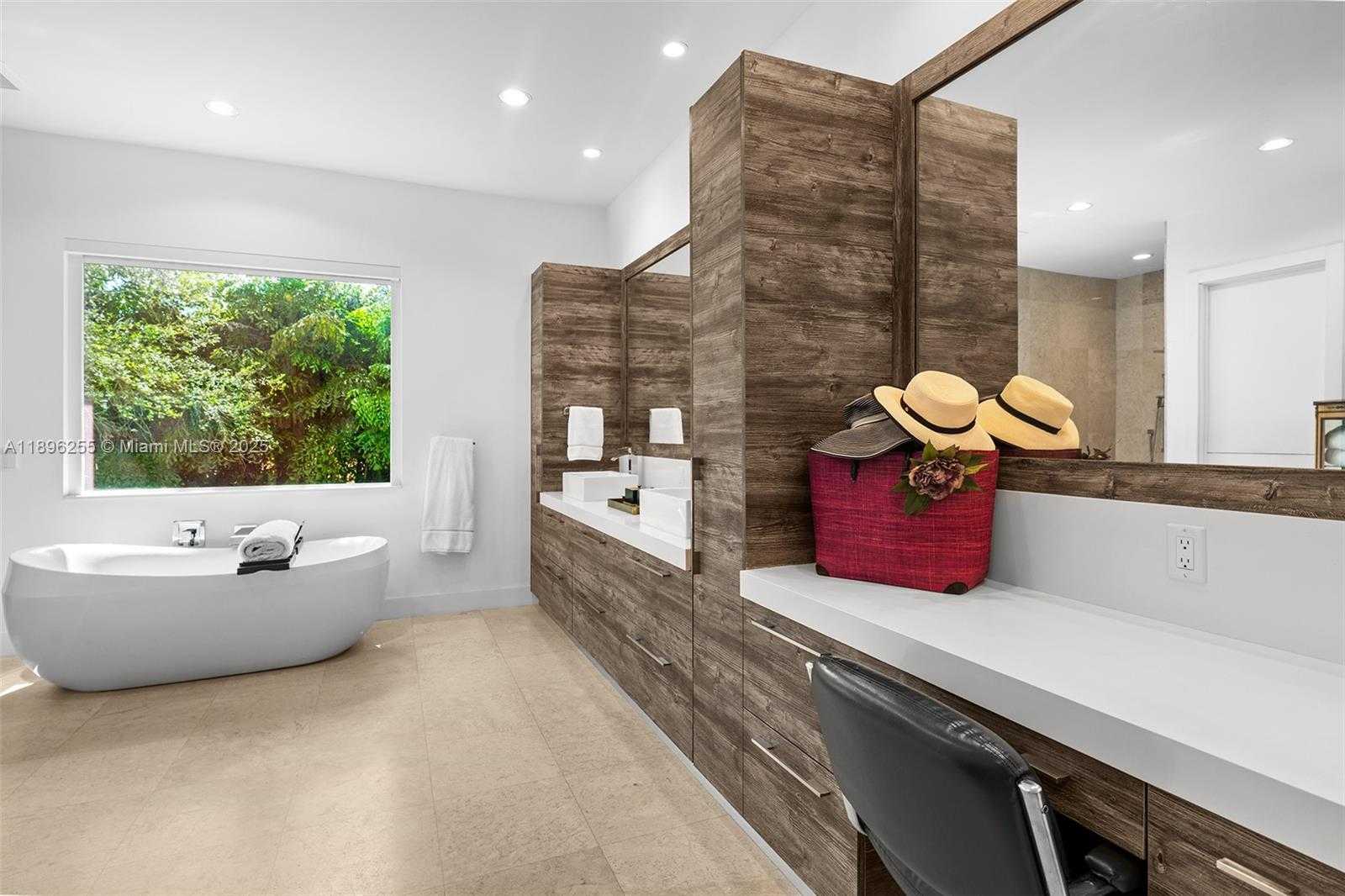 Small Image of 8923 LUDLAM RD, Pinecrest Number 33