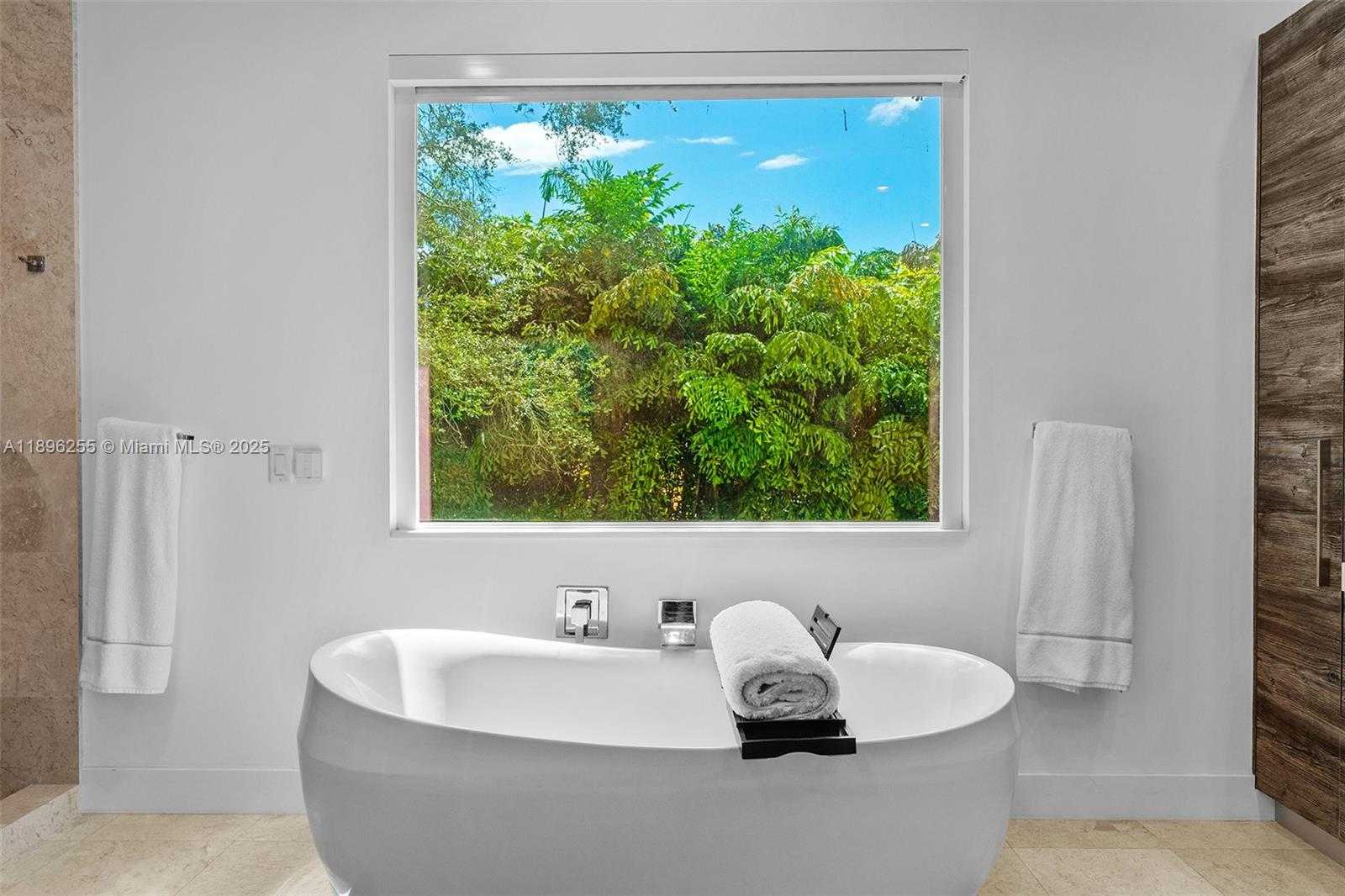 Small Image of 8923 LUDLAM RD, Pinecrest Number 34