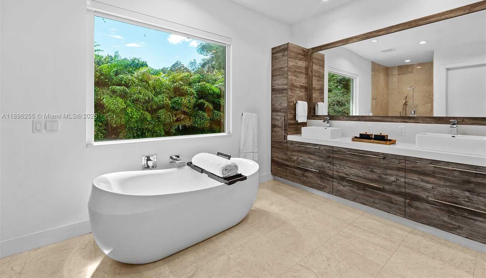 Small Image of 8923 LUDLAM RD, Pinecrest Number 35