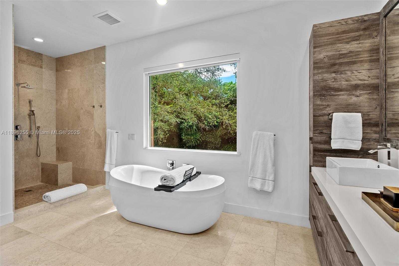 Small Image of 8923 LUDLAM RD, Pinecrest Number 36