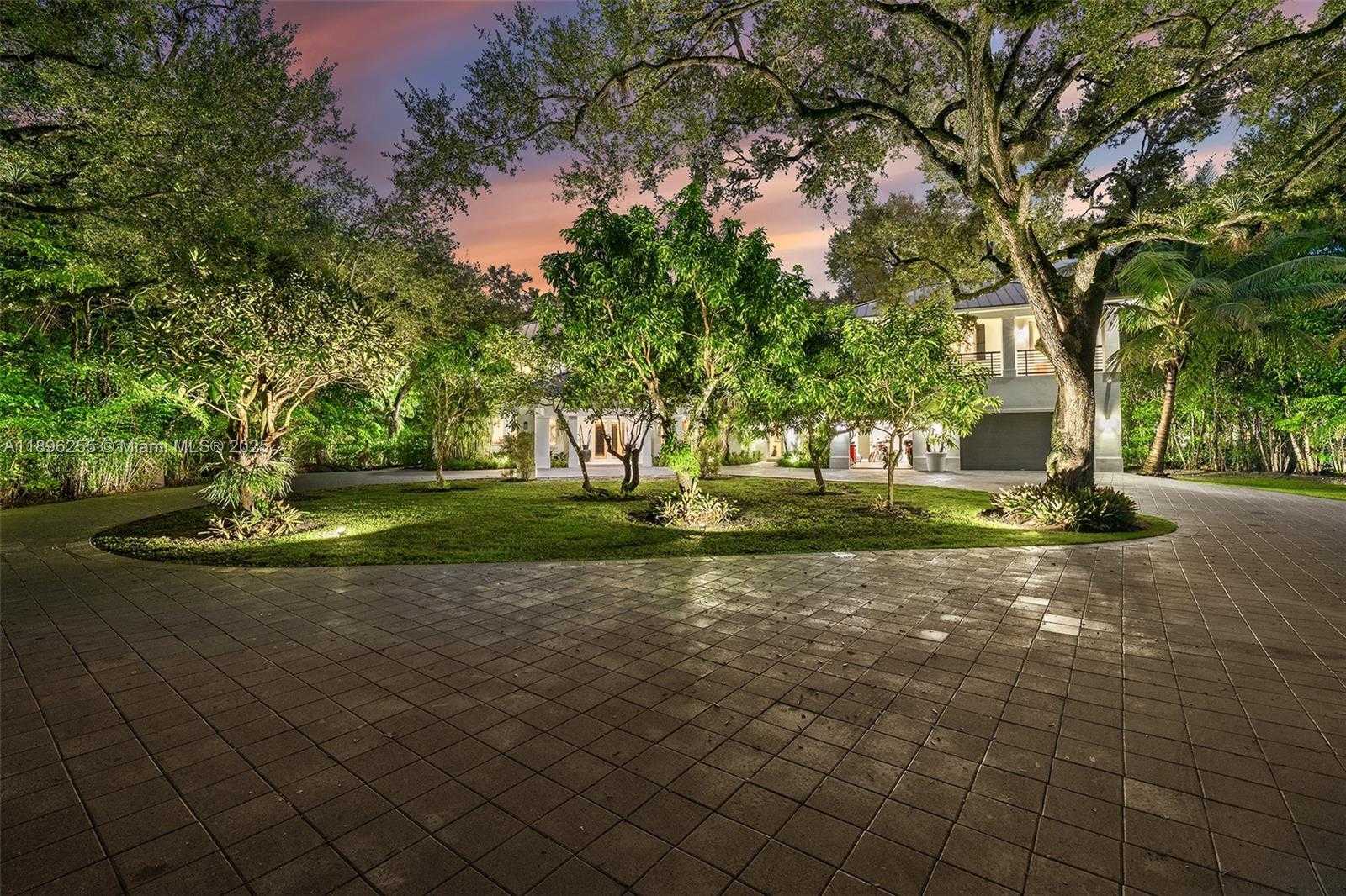 Small Image of 8923 LUDLAM RD, Pinecrest Number 4