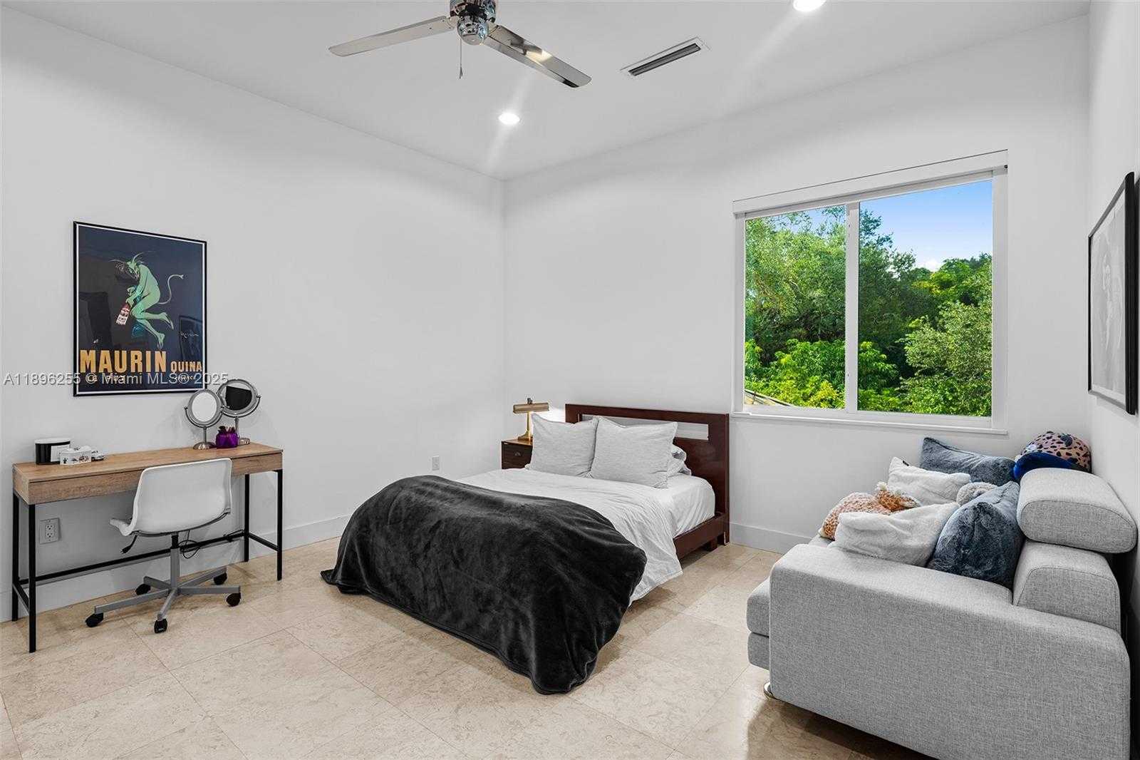 Small Image of 8923 LUDLAM RD, Pinecrest Number 41