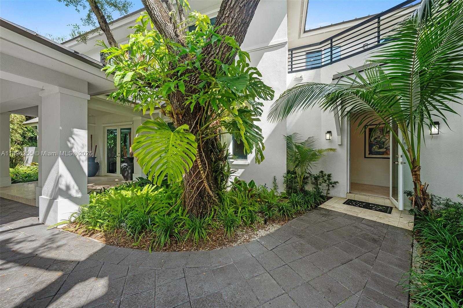 Small Image of 8923 LUDLAM RD, Pinecrest Number 46