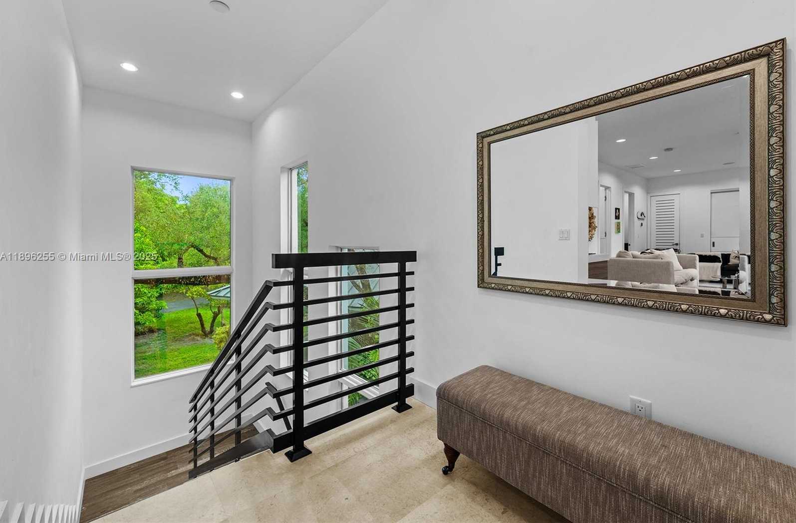 Small Image of 8923 LUDLAM RD, Pinecrest Number 49