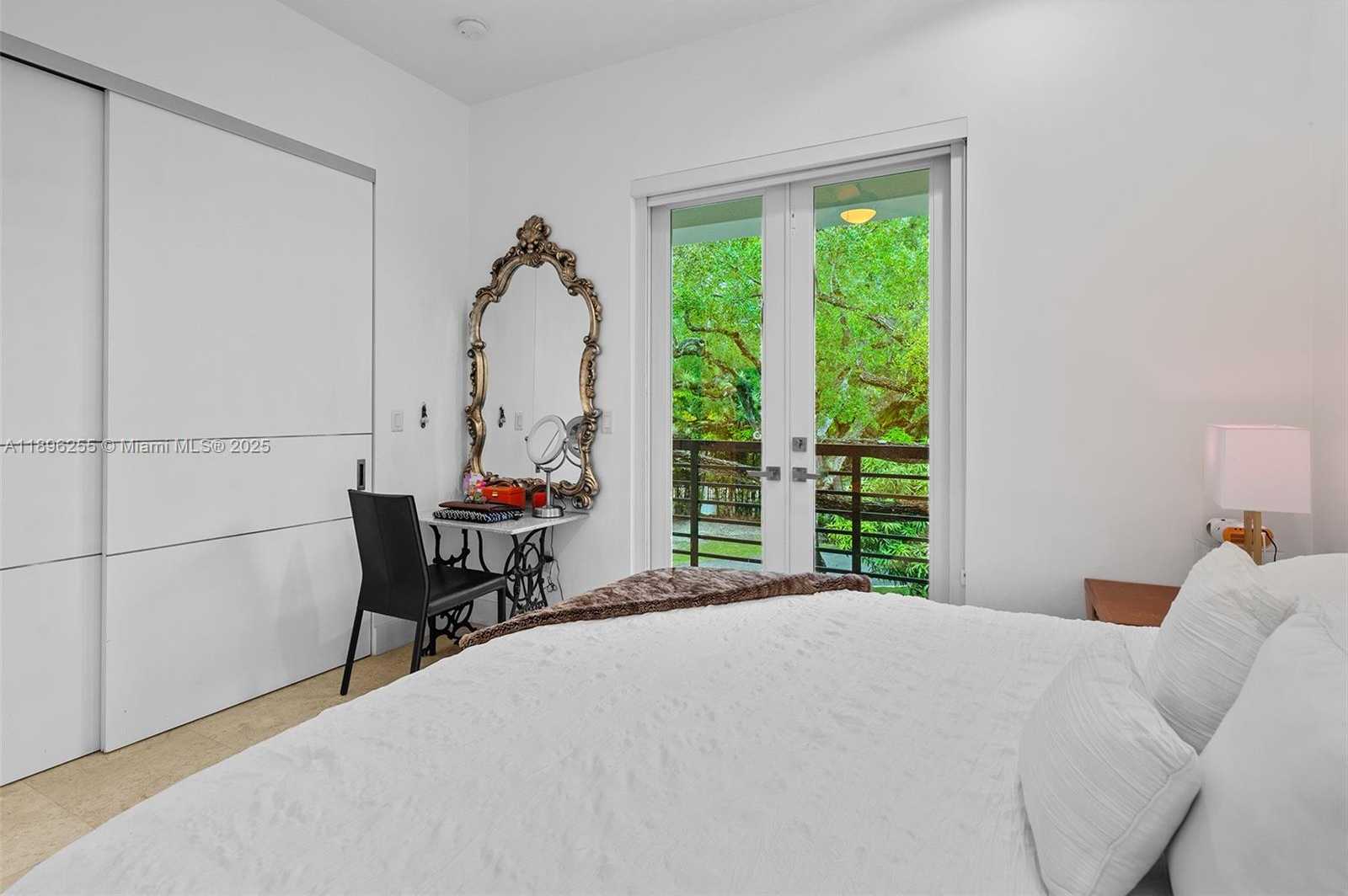 Small Image of 8923 LUDLAM RD, Pinecrest Number 54