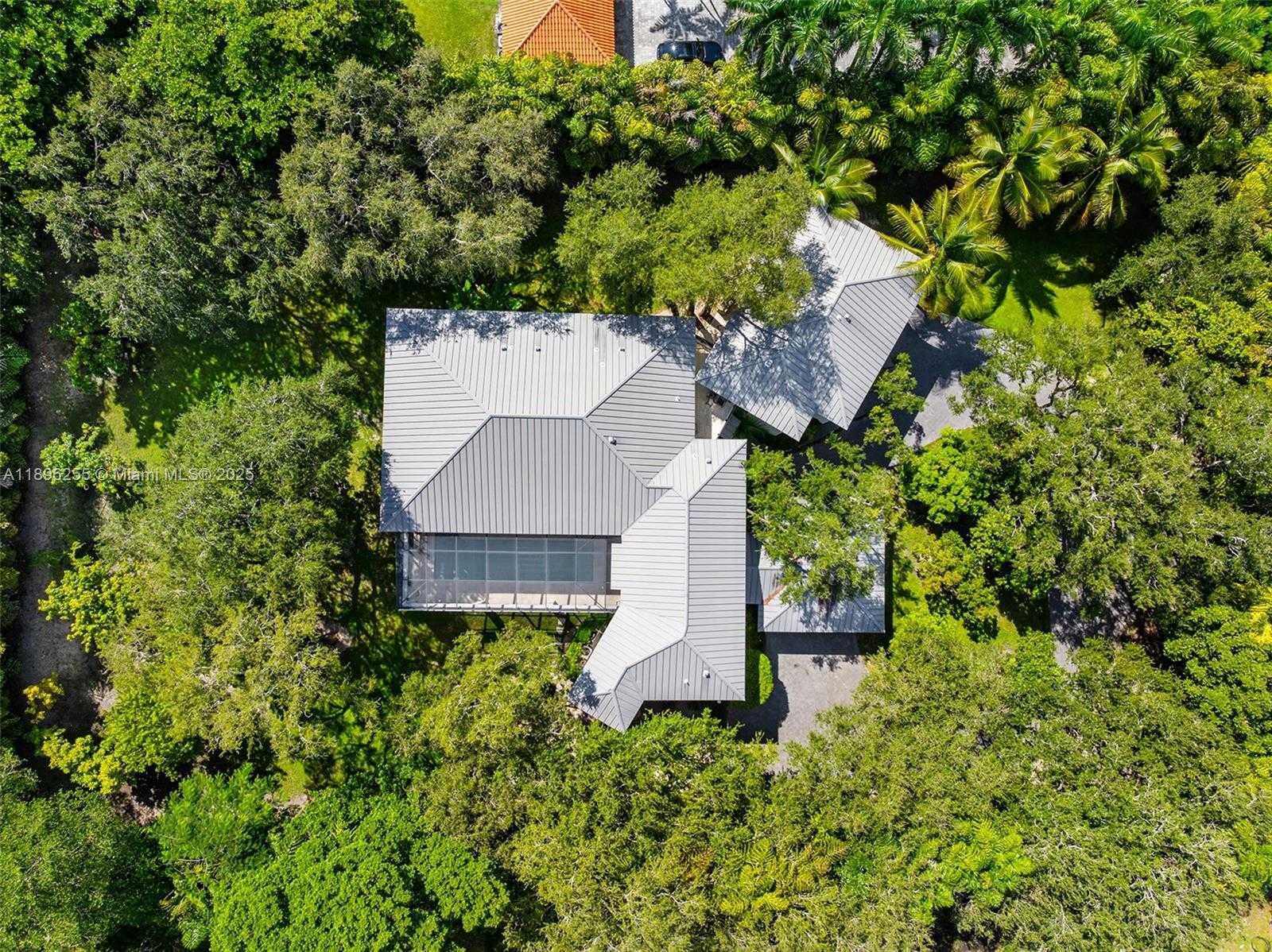 Small Image of 8923 LUDLAM RD, Pinecrest Number 57