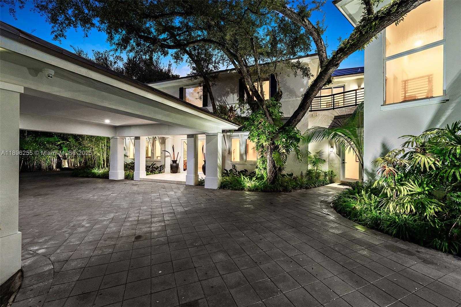 Small Image of 8923 LUDLAM RD, Pinecrest Number 7