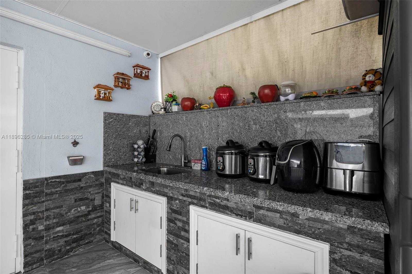 Small Image of 4191 WEST 10TH AVE, Hialeah Number 23