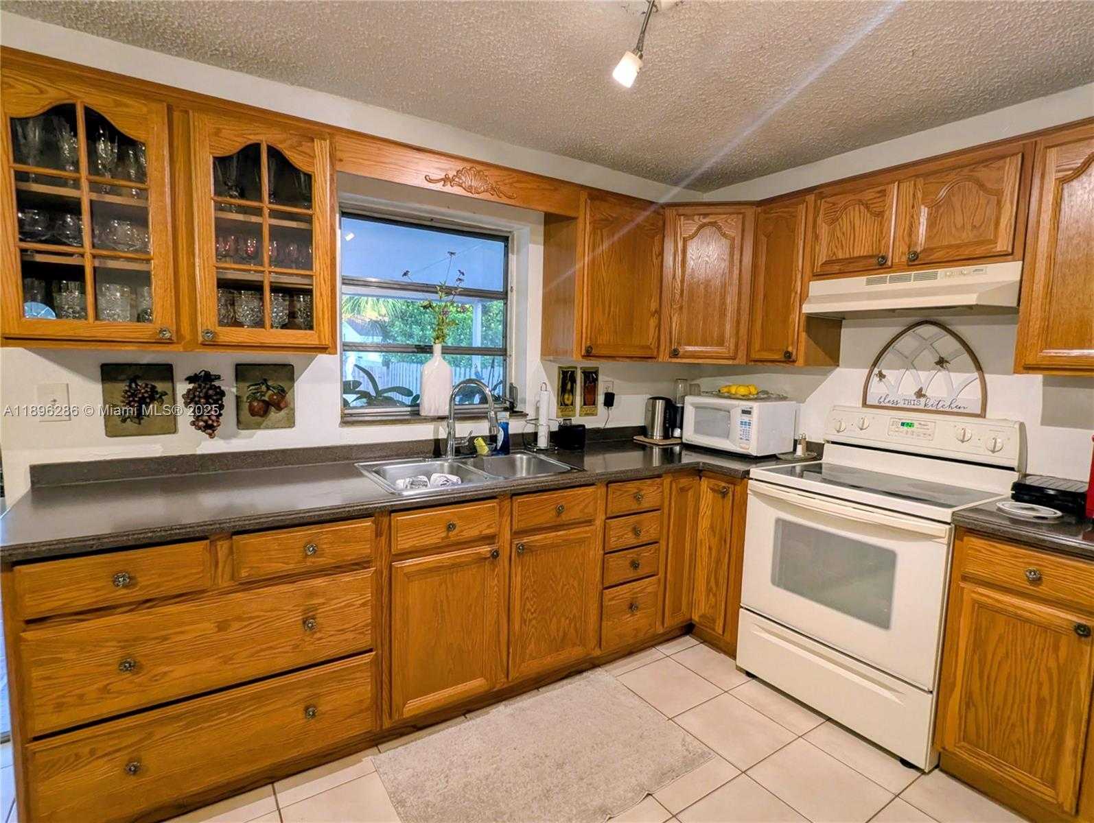 Small Image of 3031 NORTH 74TH AVE, Hollywood Number 10