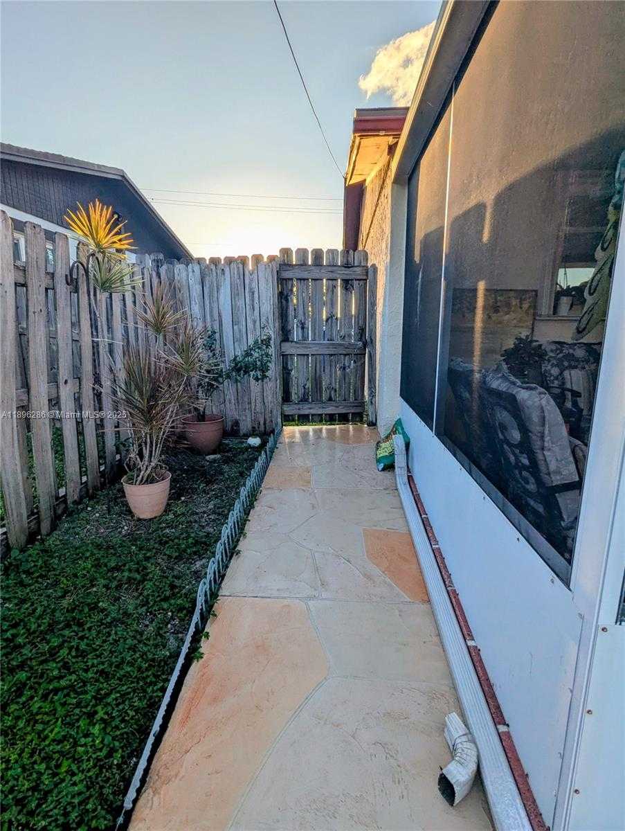 Small Image of 3031 NORTH 74TH AVE, Hollywood Number 16