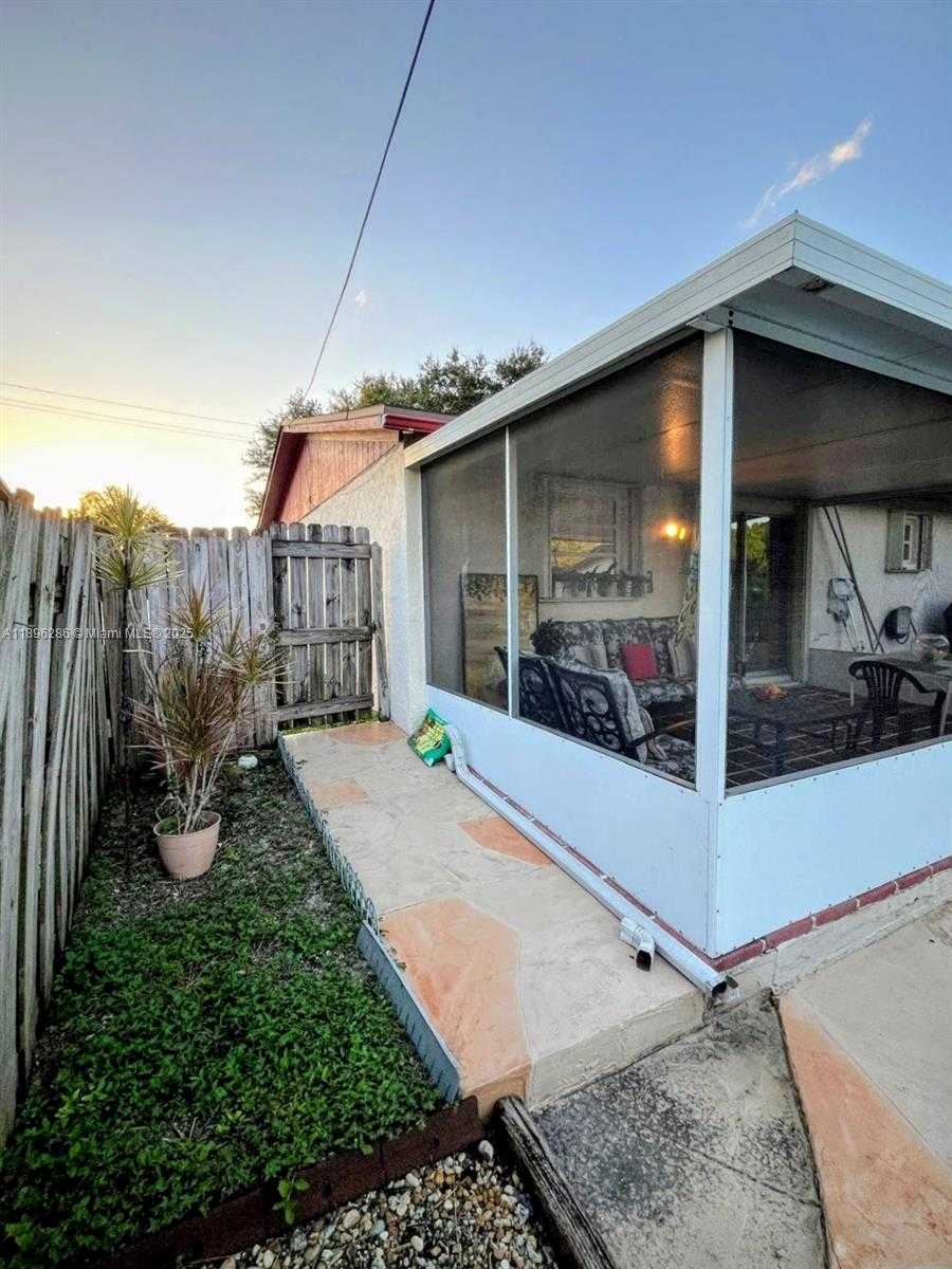 Small Image of 3031 NORTH 74TH AVE, Hollywood Number 19