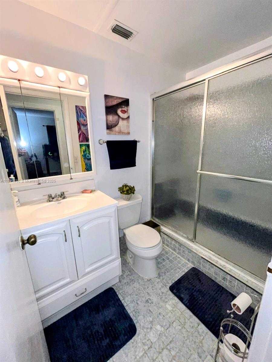Small Image of 3031 NORTH 74TH AVE, Hollywood Number 25