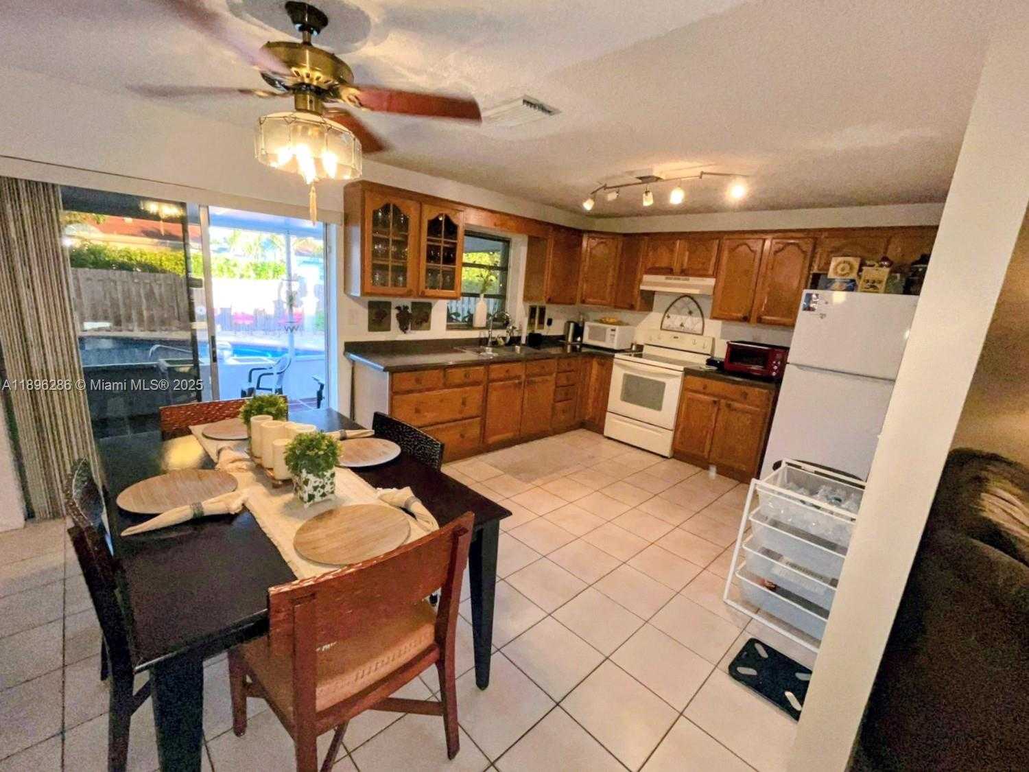 Small Image of 3031 NORTH 74TH AVE, Hollywood Number 8