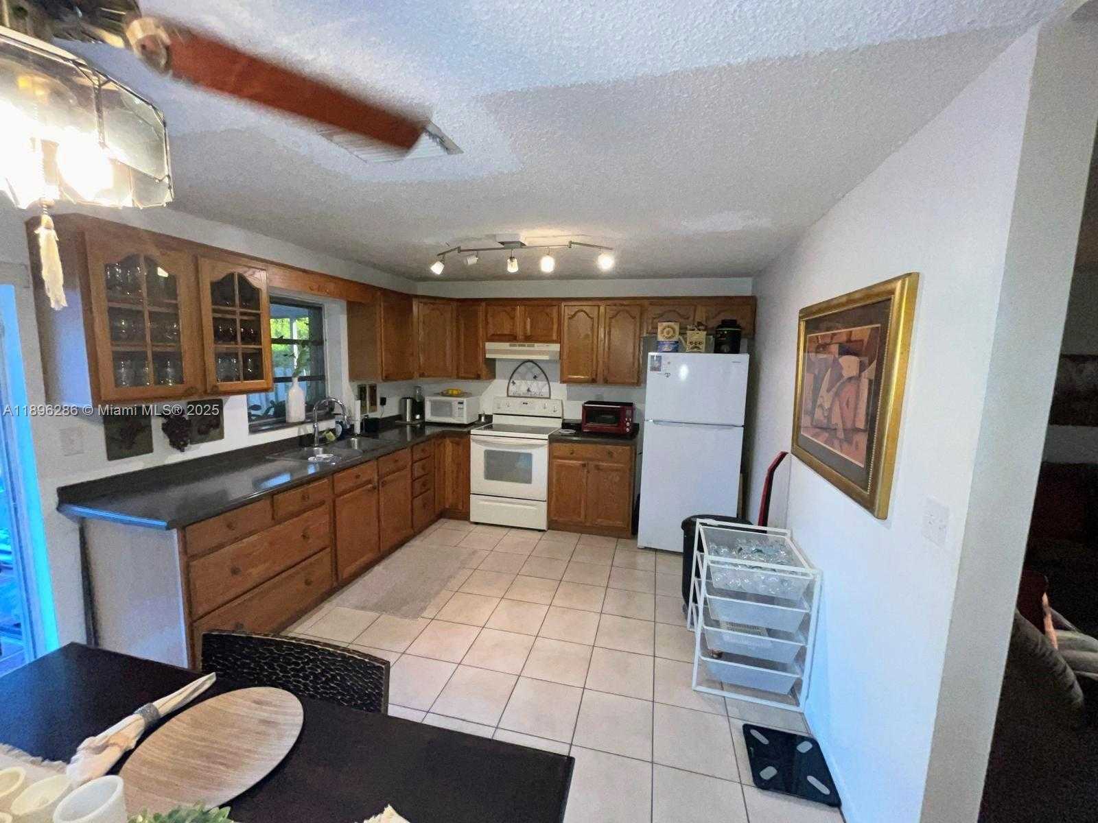 Small Image of 3031 NORTH 74TH AVE, Hollywood Number 9