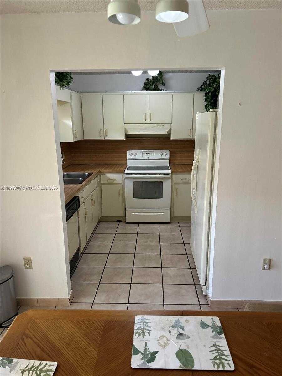Small Image of 665 EAST 31ST ST, Hialeah Number 30