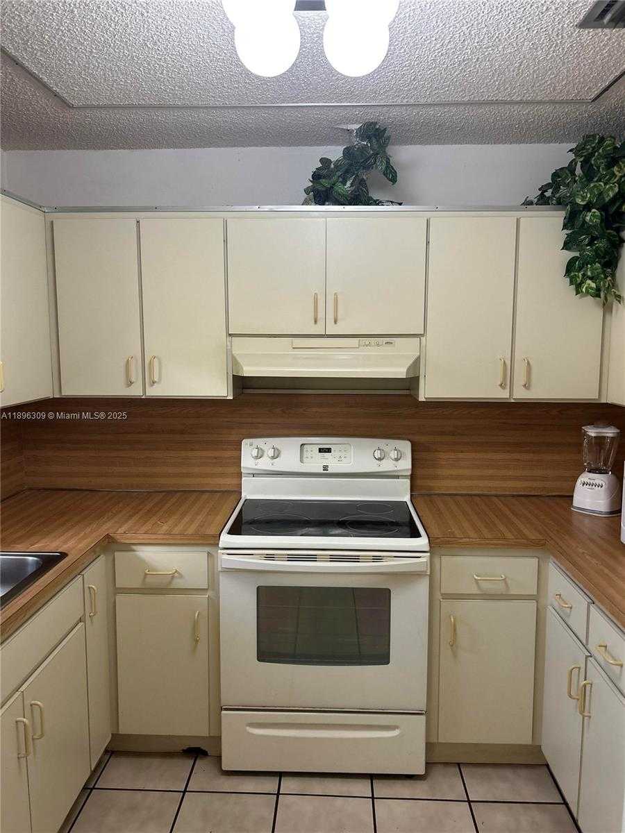 Small Image of 665 EAST 31ST ST, Hialeah Number 32