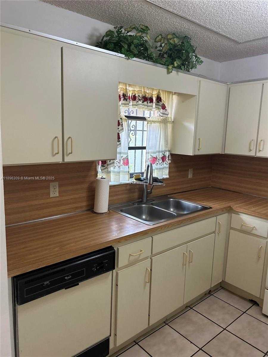 Small Image of 665 EAST 31ST ST, Hialeah Number 35