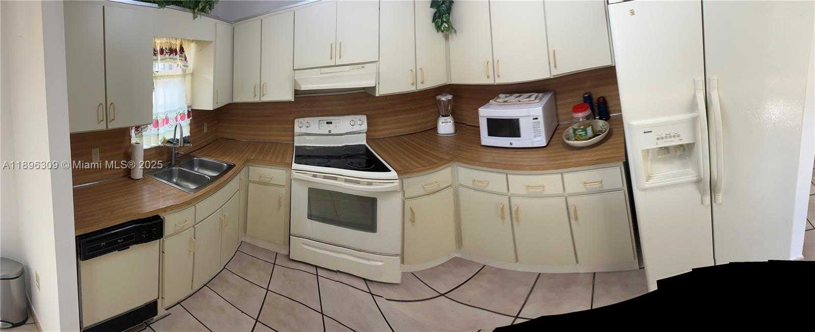 Small Image of 665 EAST 31ST ST, Hialeah Number 36