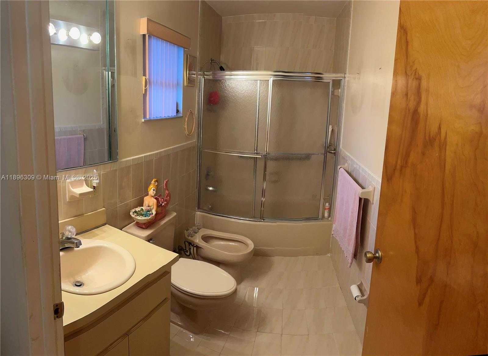 Small Image of 665 EAST 31ST ST, Hialeah Number 56