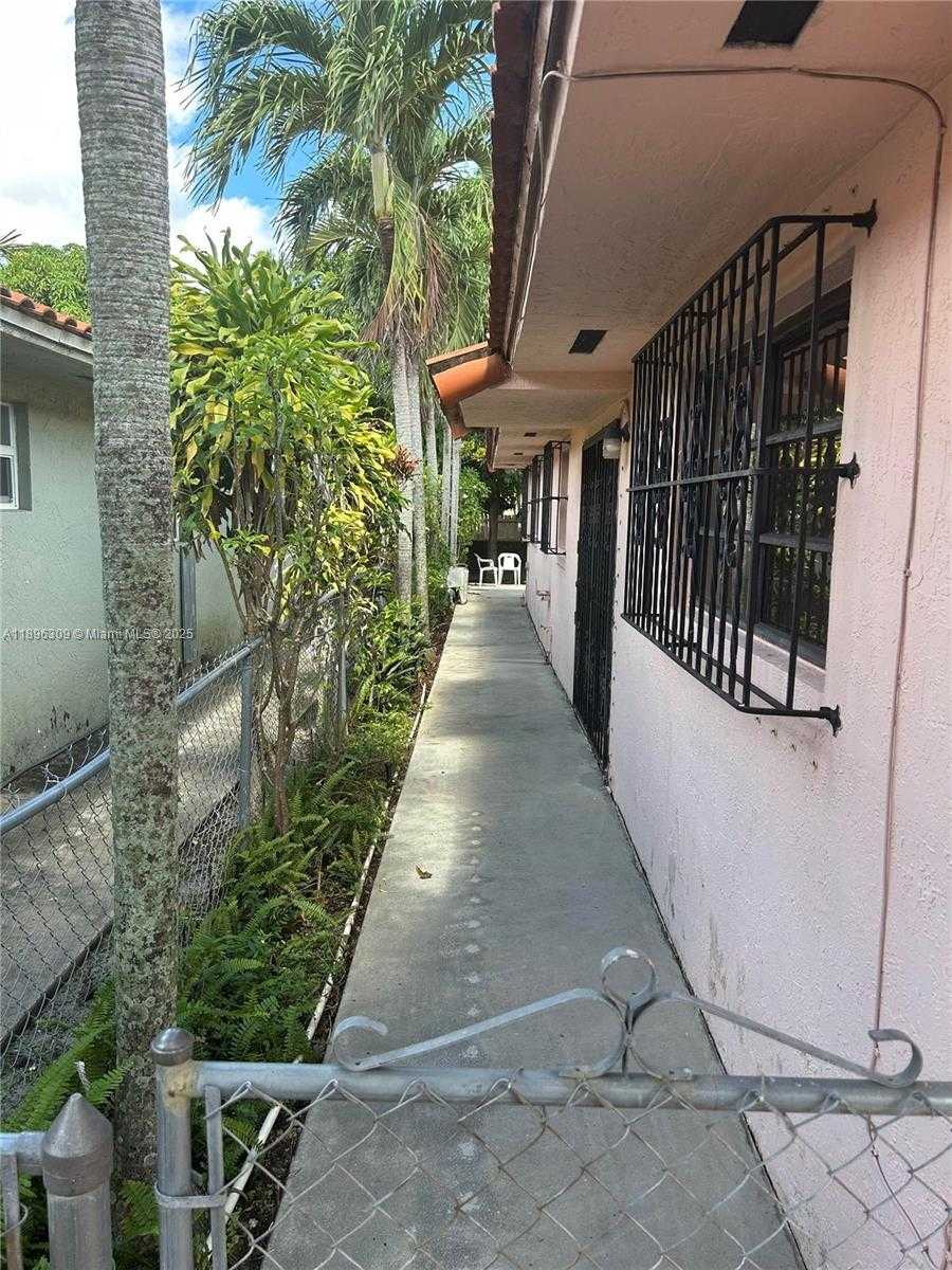 Small Image of 665 EAST 31ST ST, Hialeah Number 7