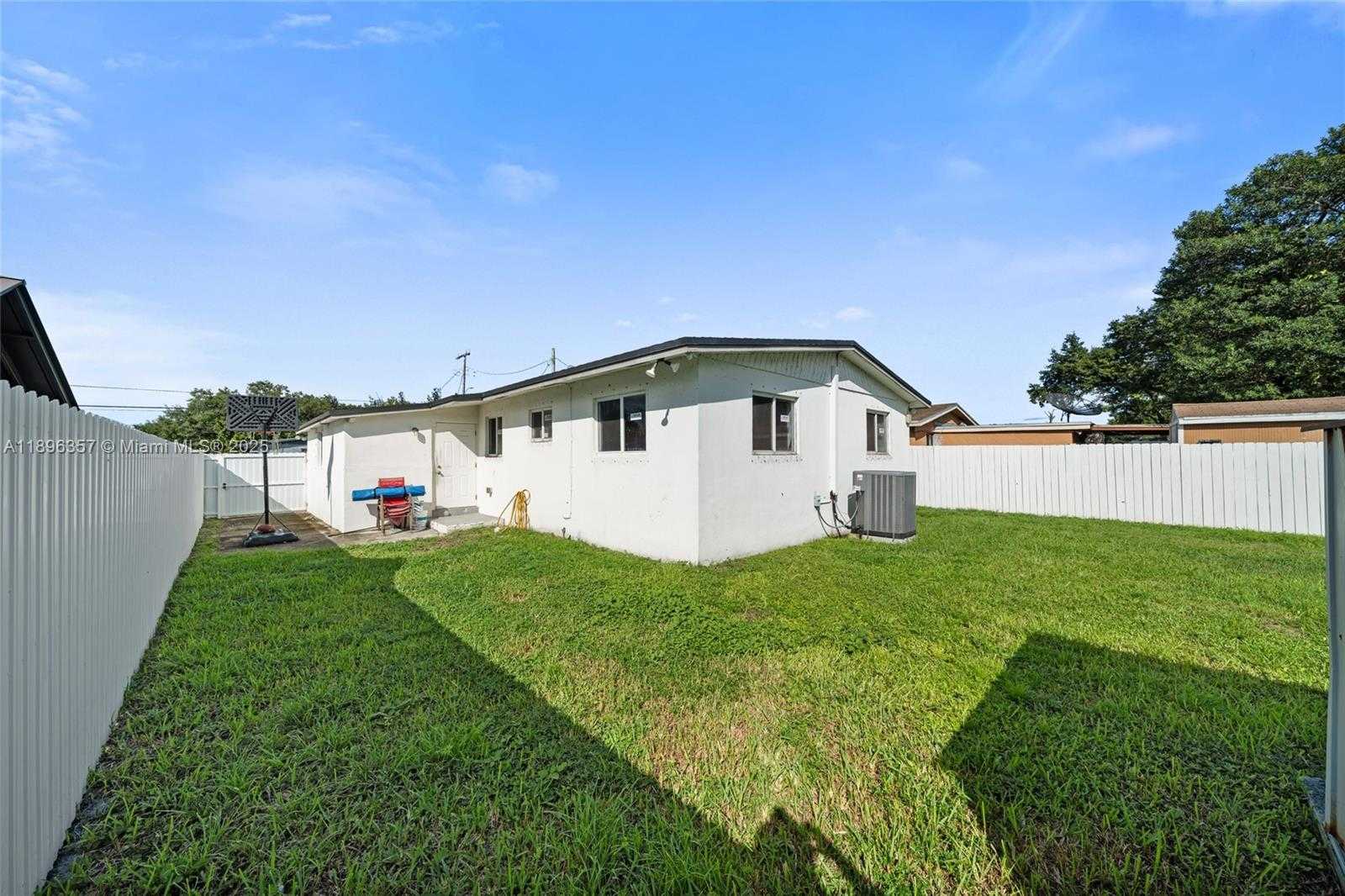 Small Image of 2100 NORTH WEST 154TH ST, Miami Gardens Number 18