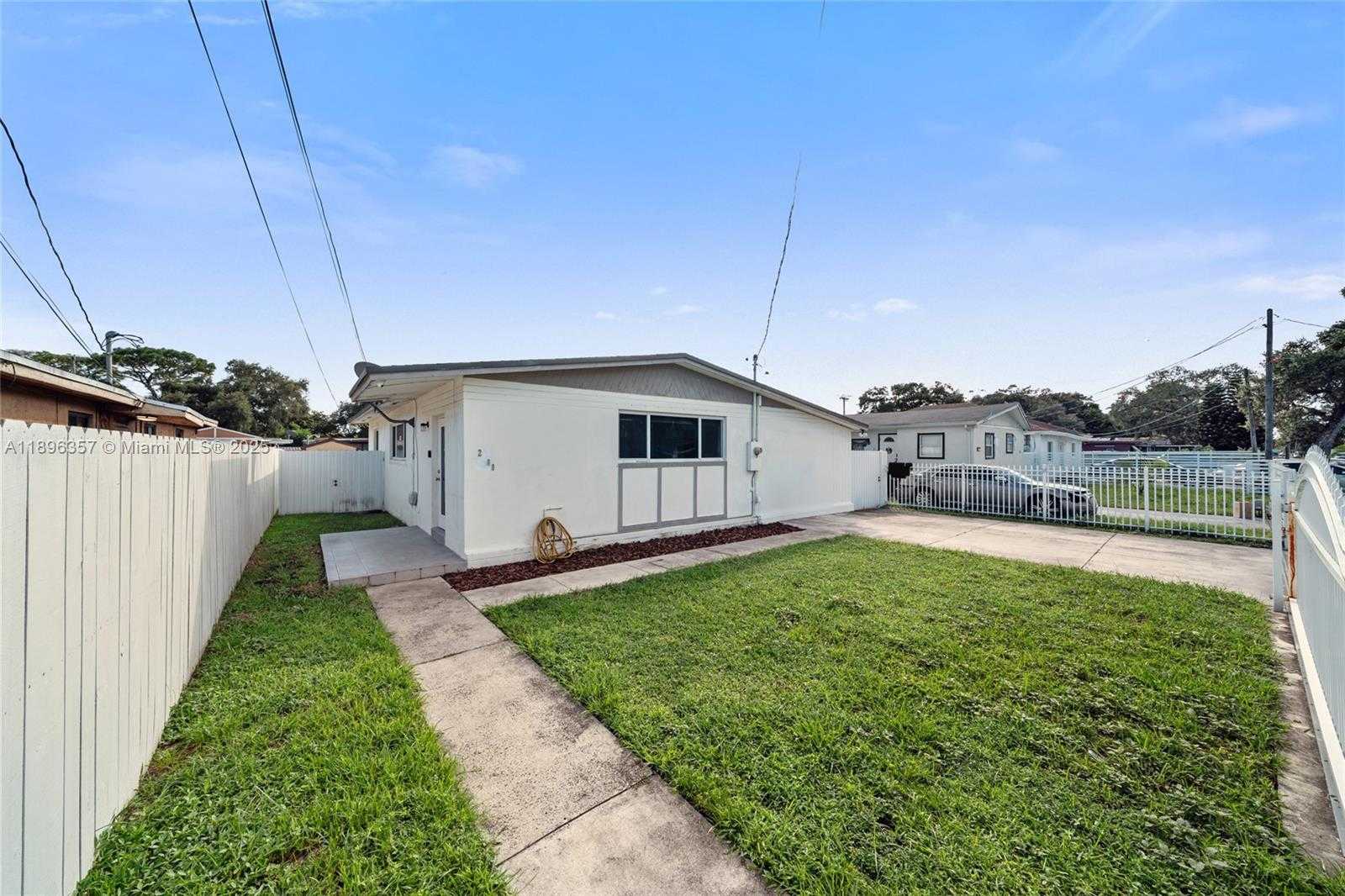 Small Image of 2100 NORTH WEST 154TH ST, Miami Gardens Number 3
