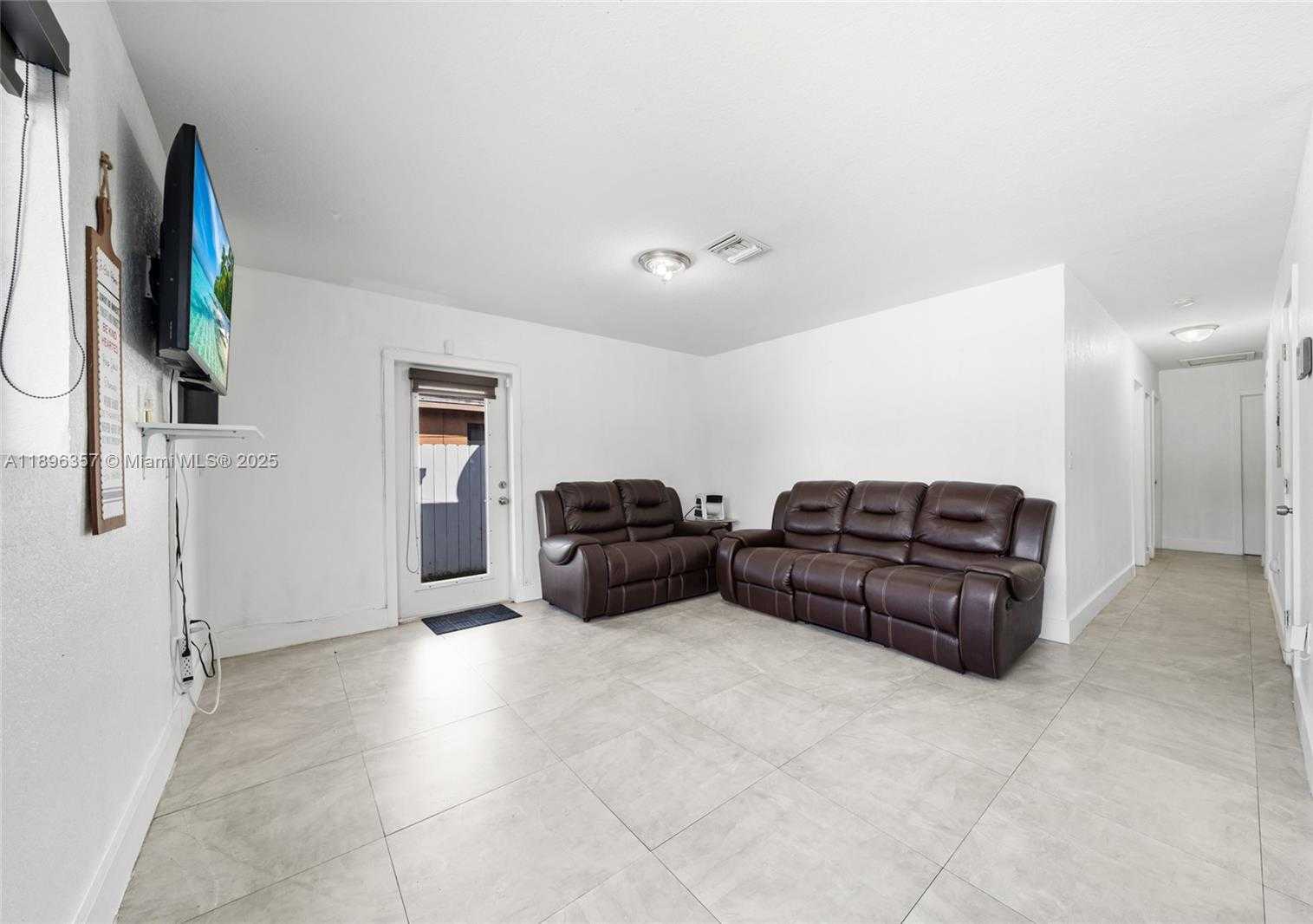 Small Image of 2100 NORTH WEST 154TH ST, Miami Gardens Number 4