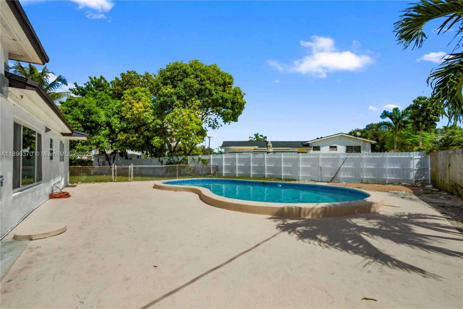 Small Image of 1140 NORTH WEST 193RD ST, Miami Gardens Number 9
