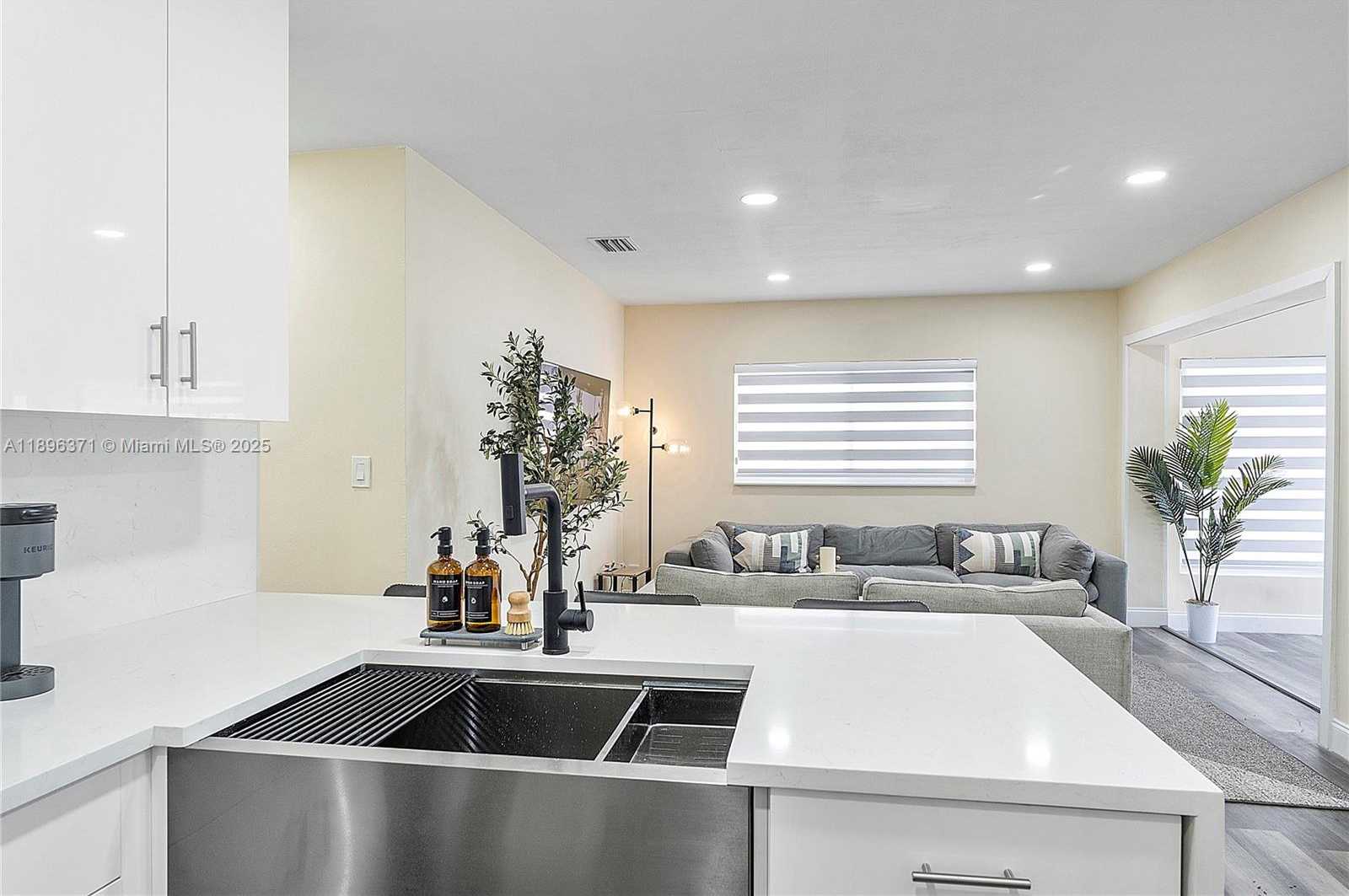 Small Image of 631 NORTH EAST 57TH ST, Oakland Park Number 16