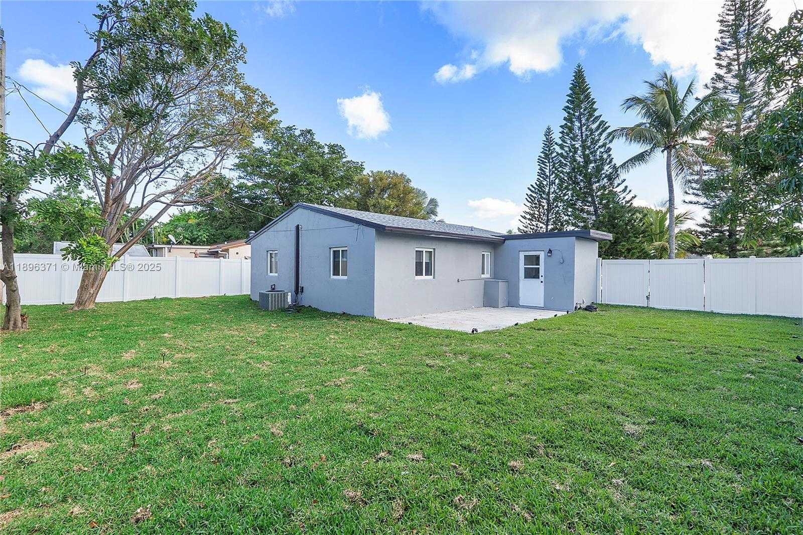 Small Image of 631 NORTH EAST 57TH ST, Oakland Park Number 4