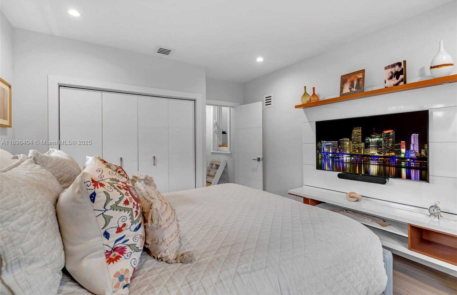 Small Image of 6235 ALTON RD, Miami Beach Number 22