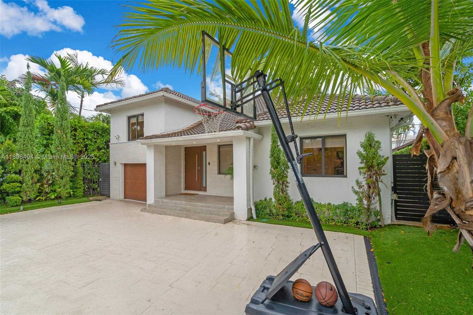 Small Image of 6235 ALTON RD, Miami Beach Number 3