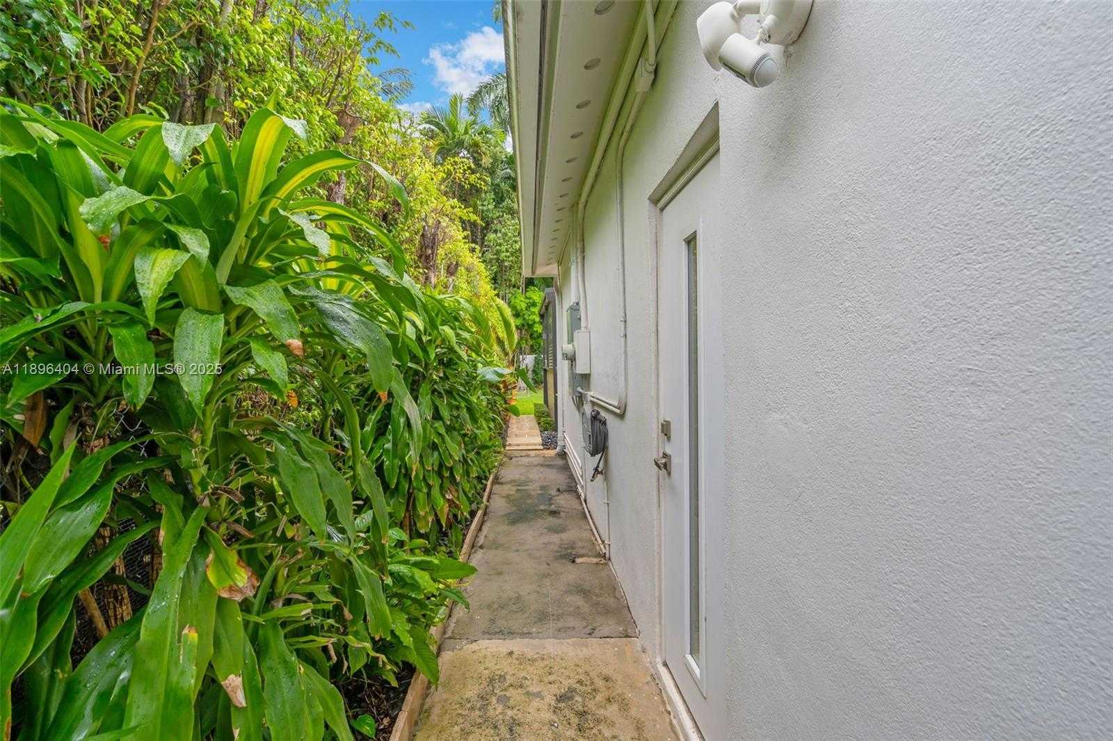 Small Image of 6235 ALTON RD, Miami Beach Number 32