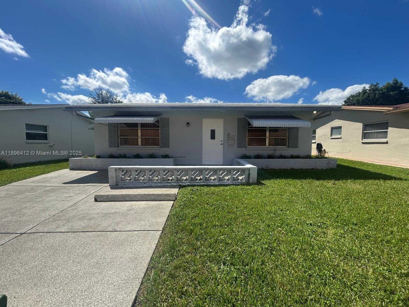 Small Image of 4804 NORTH WEST 50TH CT, Tamarac Number 11