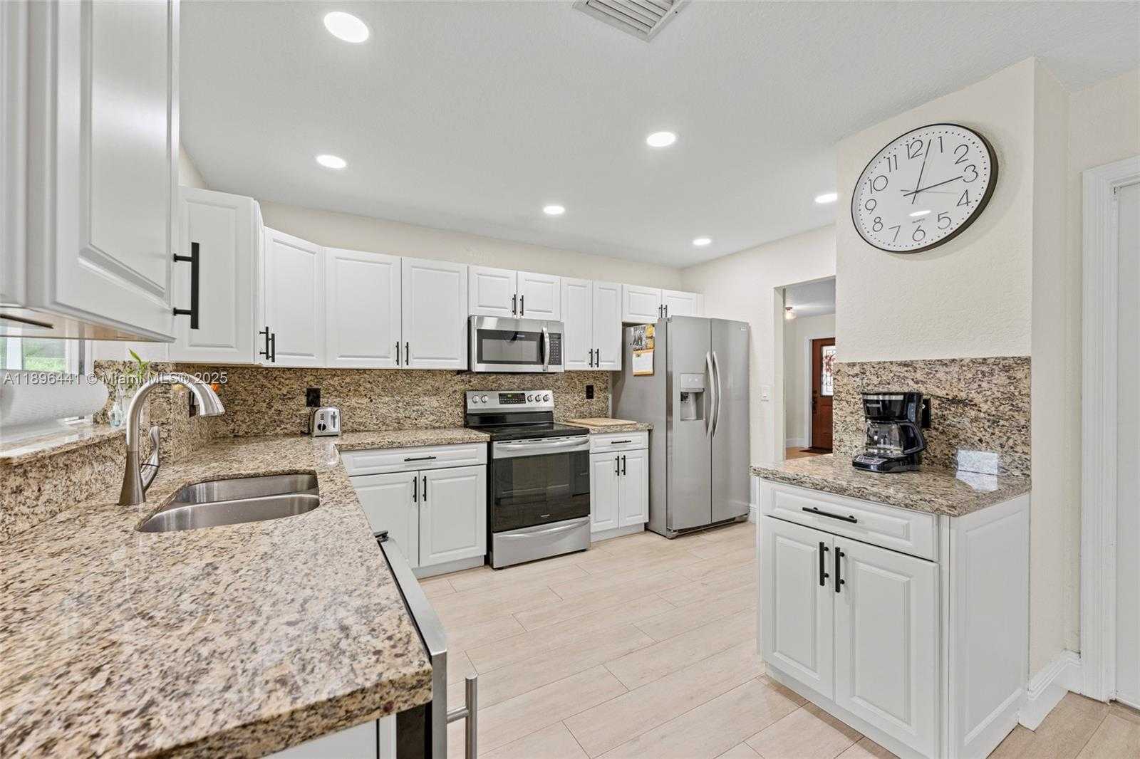 Small Image of 835 WEST PLANTATION CIR, Plantation Number 26